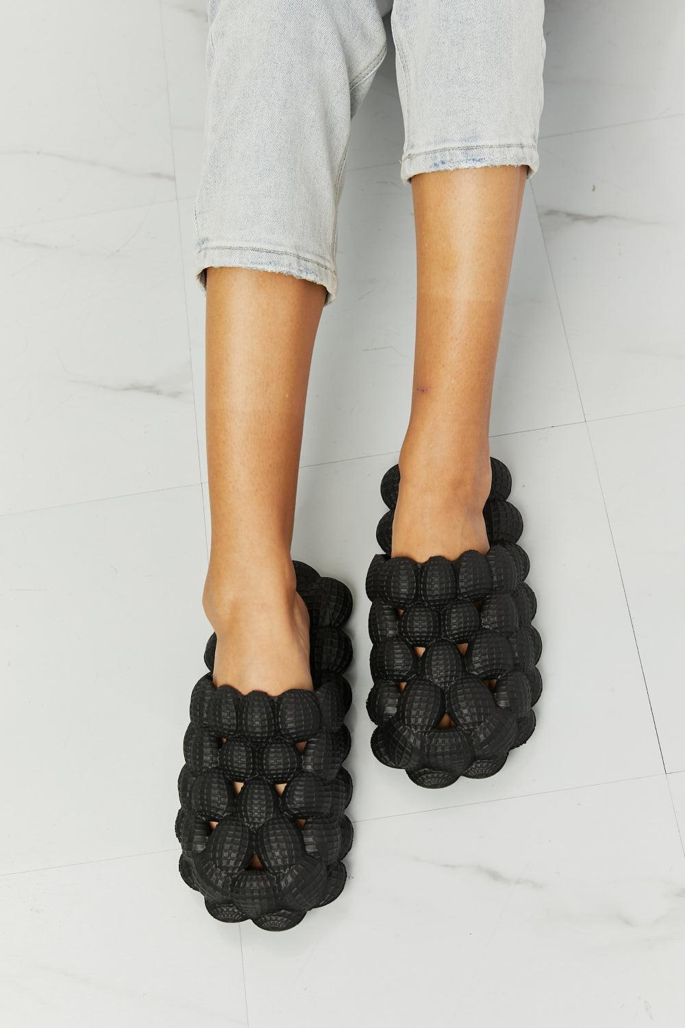 Nook Joi Easygoing Black Bubble Slide Slippers - MXSTUDIO.COM