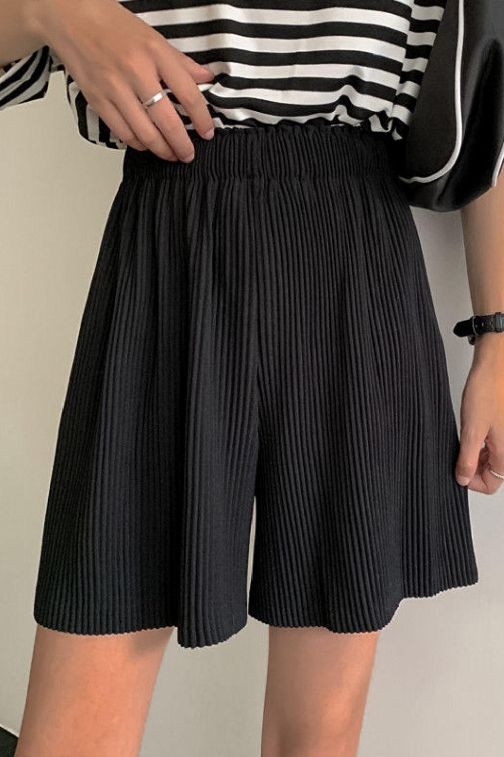 Out And About Wide Leg Accordion Pleated Shorts - MXSTUDIO.COM