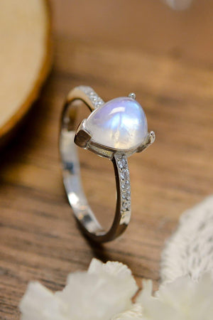 Outfit Revitalizer Side Stone Teardrop Moonstone Ring - MXSTUDIO.COM