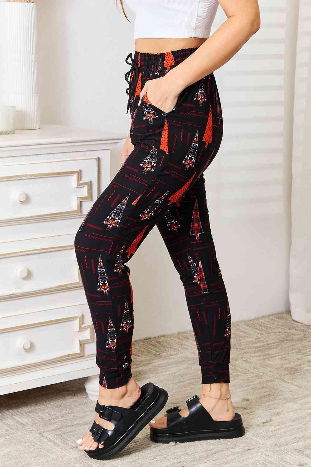 Plus Size Holiday Tree Women's Printed Joggers - MXSTUDIO.COM