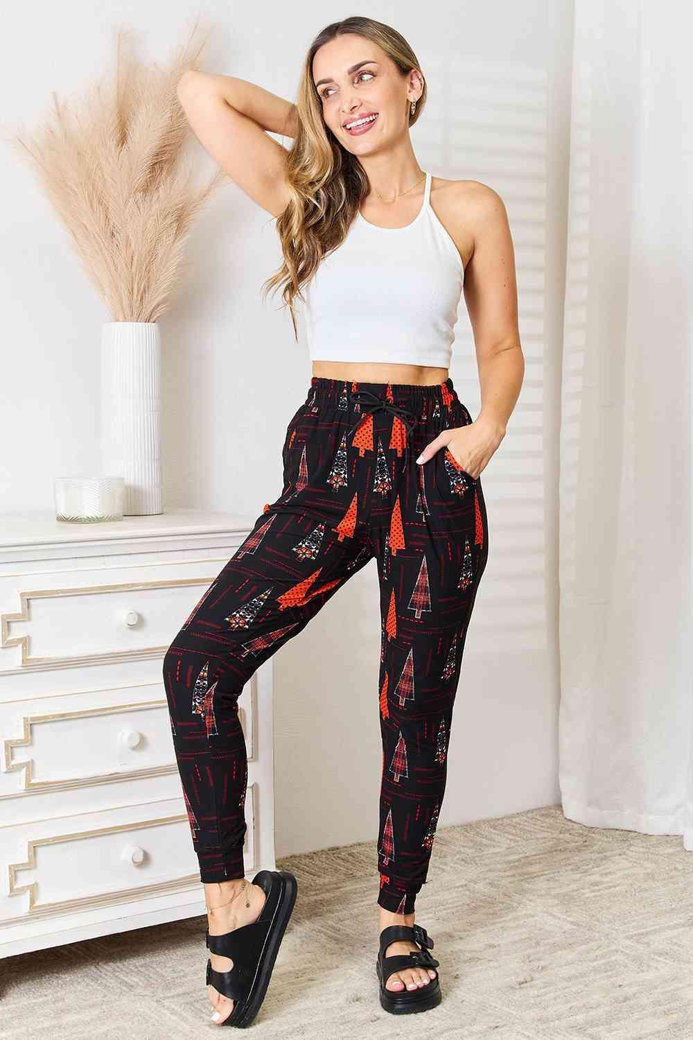 Plus Size Holiday Tree Women's Printed Joggers - MXSTUDIO.COM