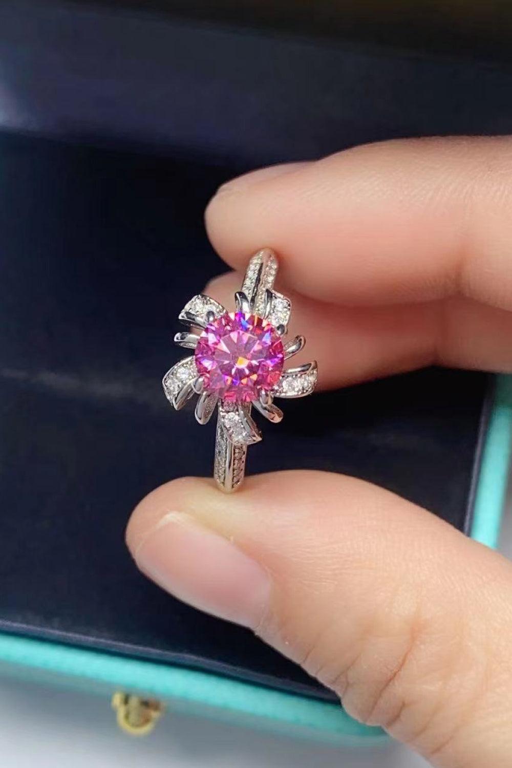 Recognize Life Flower-Shaped Pink 1 Carat Moissanite Ring - MXSTUDIO.COM