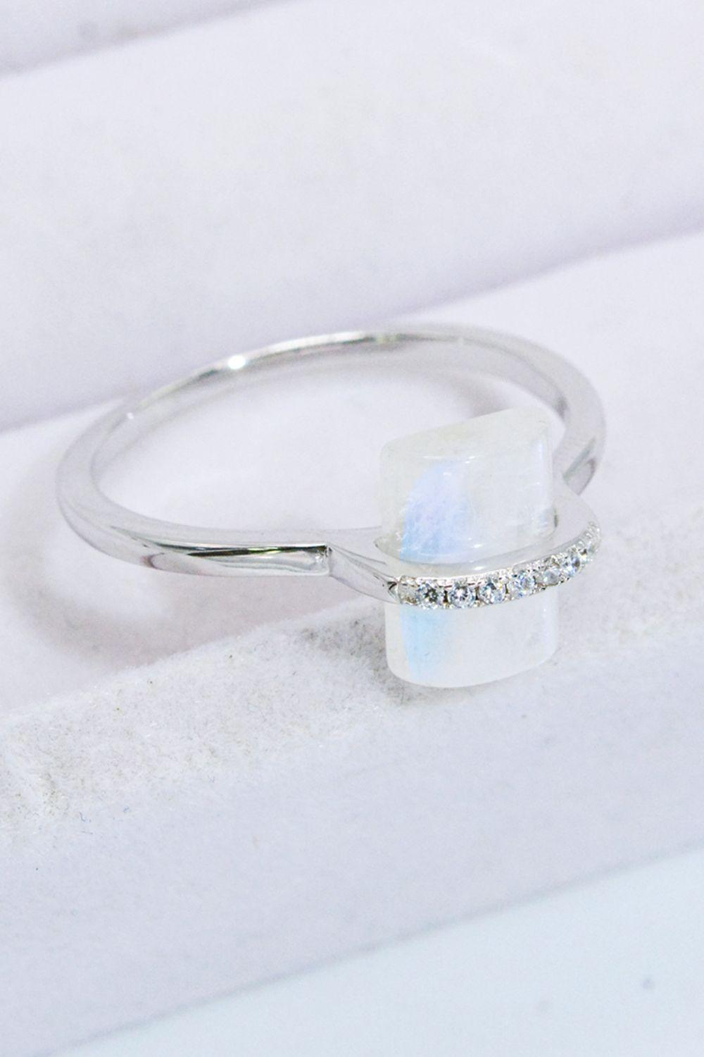 Splendid Fashion Platinum-Plated Moonstone Ring - MXSTUDIO.COM