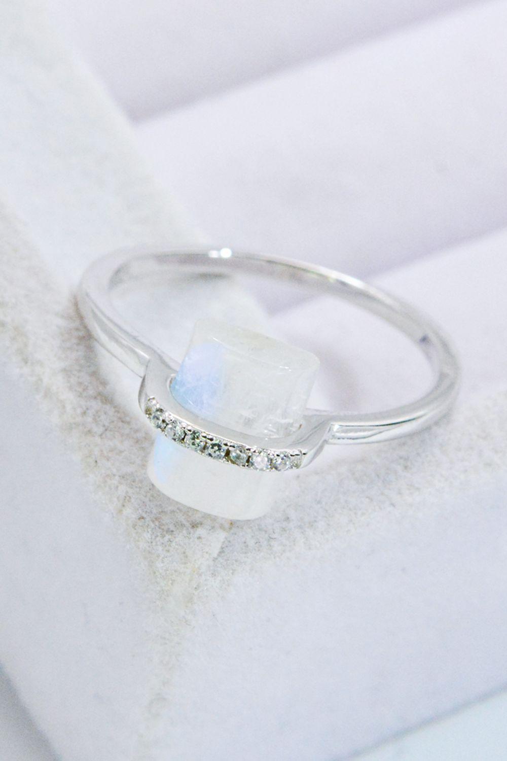 Splendid Fashion Platinum-Plated Moonstone Ring - MXSTUDIO.COM