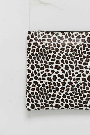 Versatile Wristlet With Eye-Catching Animal Print  - MXSTUDIO.COM