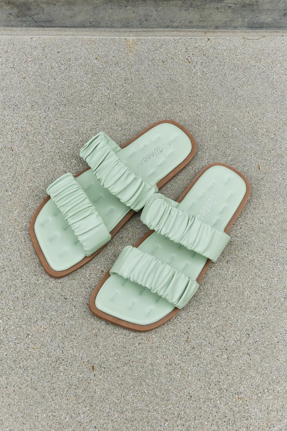 Weeboo Gum Leaf Scrunch Double Strap Womens Flat Sandals - MXSTUDIO.COM
