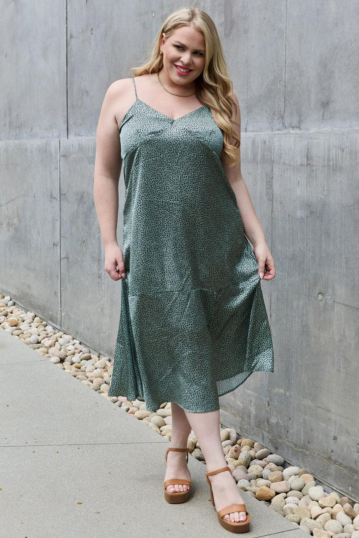 Charismatic Sleeveless Plus Size Satin Midi Dress - MXSTUDIO.COM