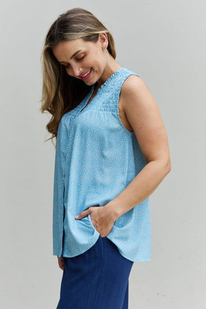 Noteworthy Pastel Blue Sleeveless Plus Size Floral Shirt - MXSTUDIO.COM