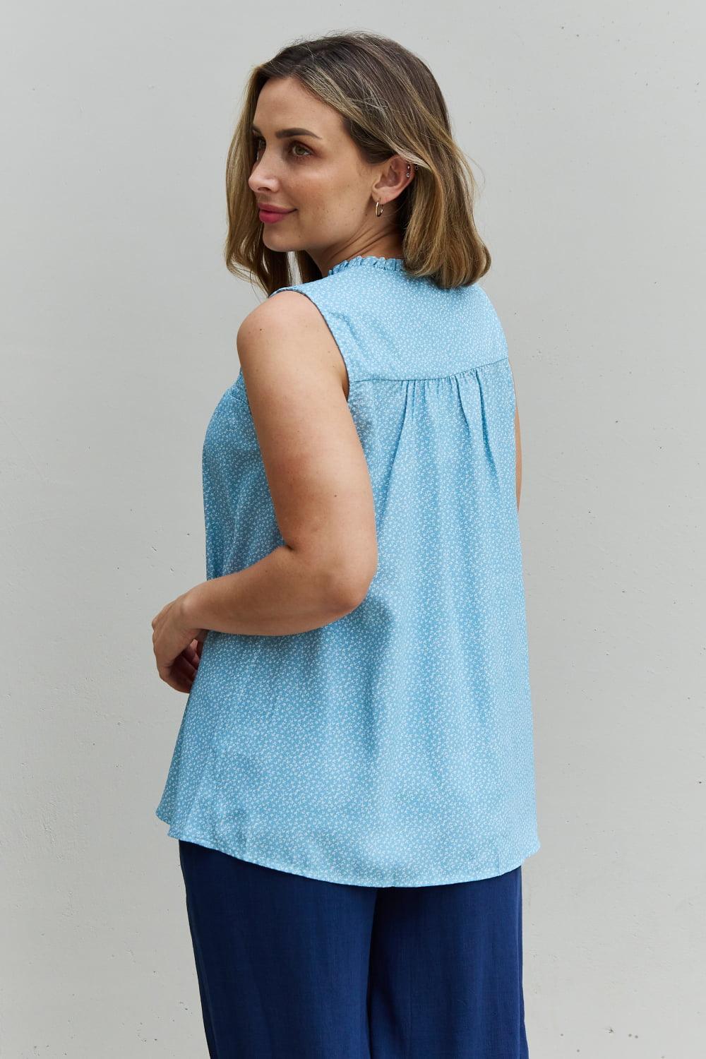 Noteworthy Pastel Blue Sleeveless Plus Size Floral Shirt - MXSTUDIO.COM