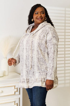 Plus Size Ruffle Hem Snakeskin Hoodie - MXSTUDIO.COM