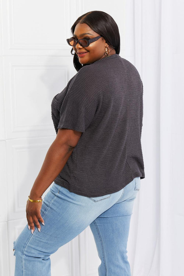 Textured Short Sleeves Notched Gray Plus Size Top - MXSTUDIO.COM