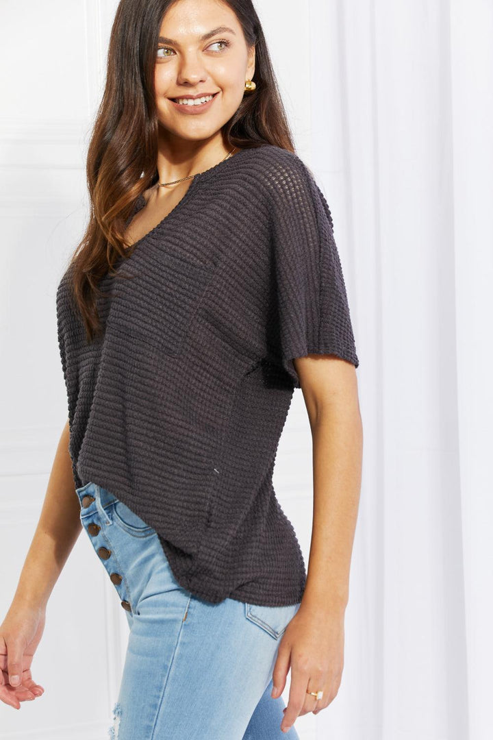 Textured Short Sleeves Notched Gray Plus Size Top - MXSTUDIO.COM