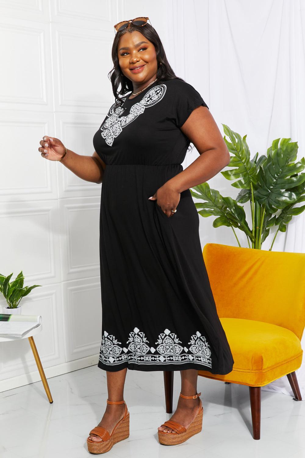Two-Tone Damask Embroidered Black Plus Size Midi Dress - MXSTUDIO.COM