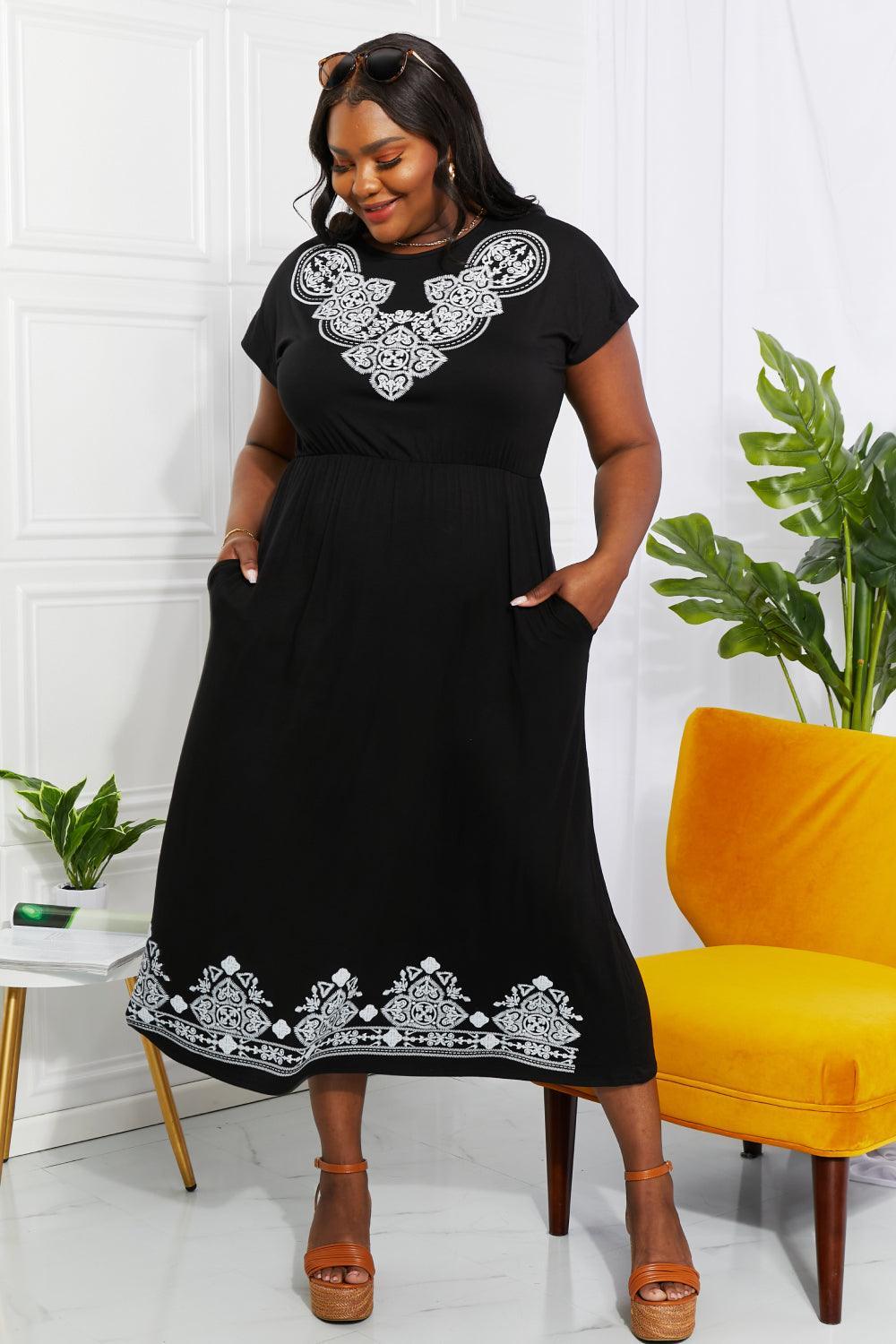 Two-Tone Damask Embroidered Black Plus Size Midi Dress - MXSTUDIO.COM