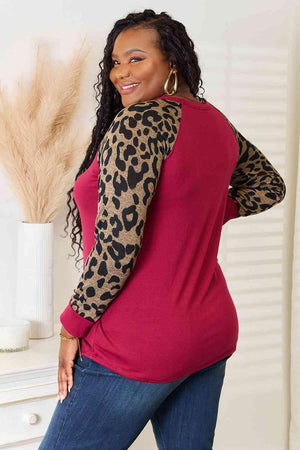 Wine Red Graphic Women's Plus Size Leopard Print Top - MXSTUDIO.COM