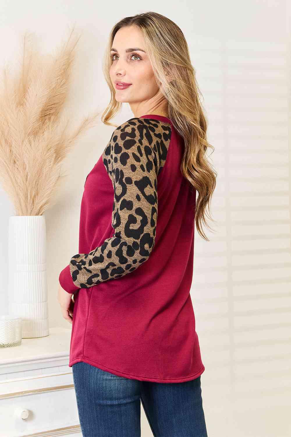 Wine Red Graphic Women's Plus Size Leopard Print Top - MXSTUDIO.COM